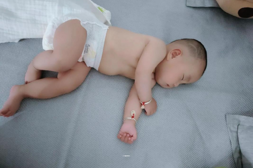 龙海几个月宝宝会抬头